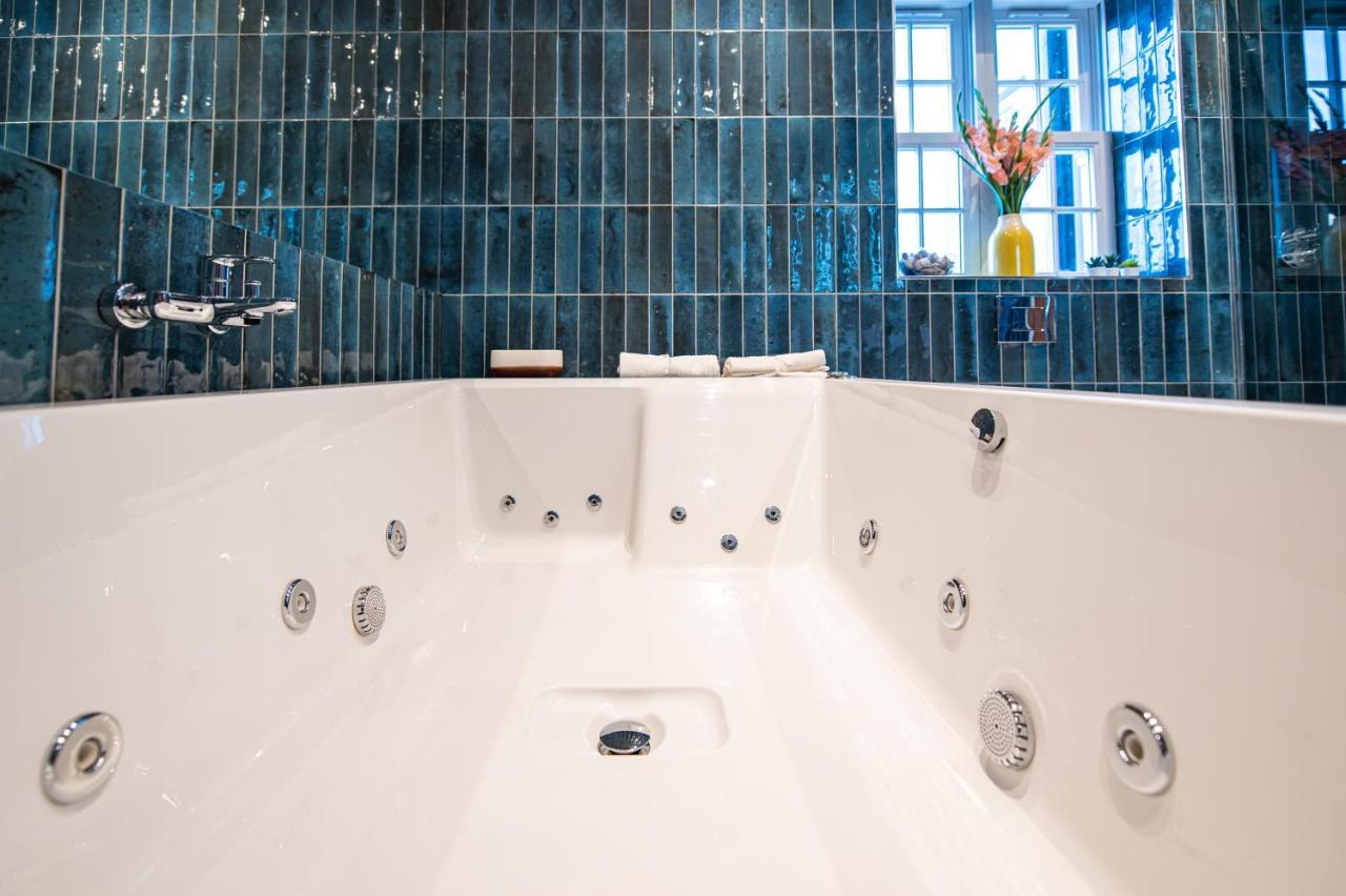 The Nest - Luxury 16 Person Apt W Jacuzzi & Parking ブラックプール エクステリア 写真