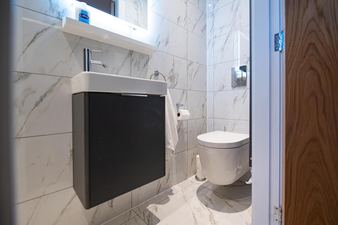 The Nest - Luxury 16 Person Apt W Jacuzzi & Parking ブラックプール エクステリア 写真
