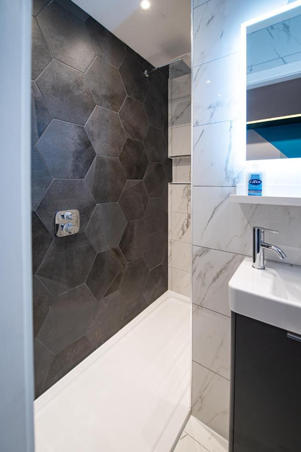 The Nest - Luxury 16 Person Apt W Jacuzzi & Parking ブラックプール エクステリア 写真